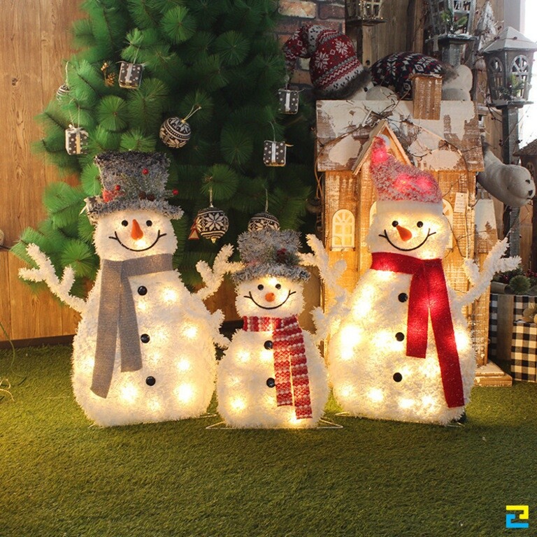 Tiểu cảnh dễ thương, lấp lánh chào đón khách hàng các quán cafe dịp Noel