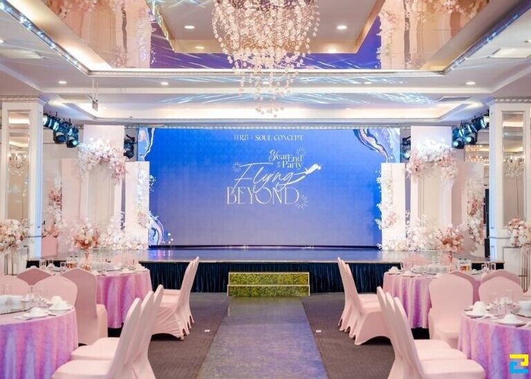 Sân khấu tiệc tất niên với phong cách sang trọng