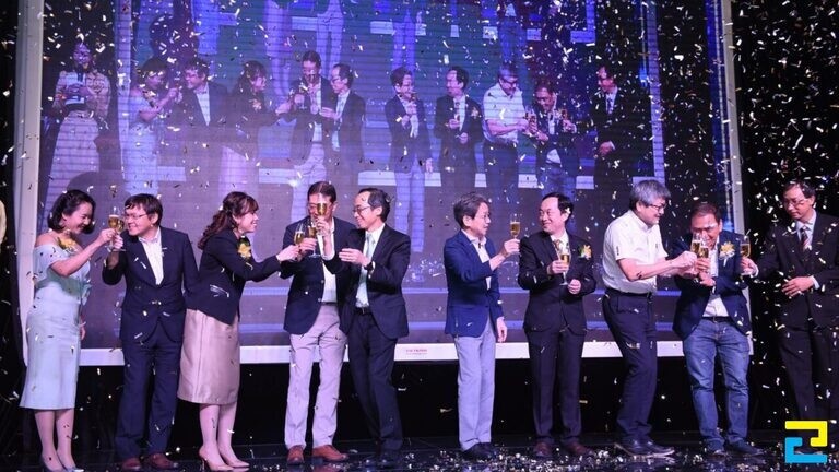 Lễ kỷ niệm, vinh danh cho ý tưởng tiệc cuối năm