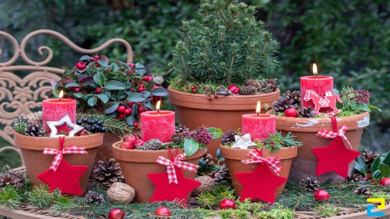 Sử dụng các chậu hoa trang trí noel ngoài trời