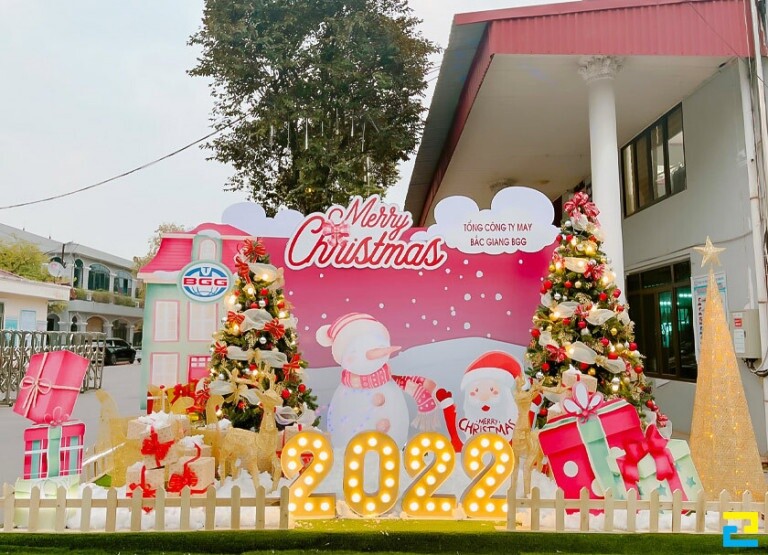 Trang trí giáng sinh ngoài trời với backdrop noel