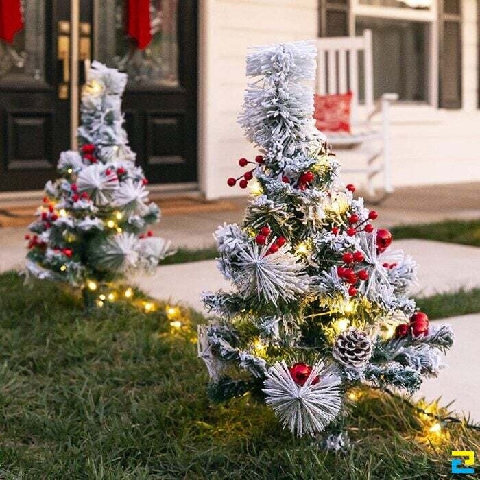 Trang trí không gian ngoài trời với cây thông biểu tượng noel