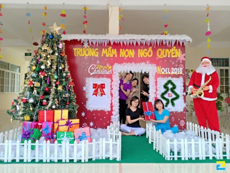 Trang trí Noel ở sảnh trường mầm non
