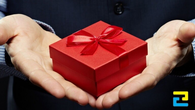 Chuẩn bị quà tặng sinh nhật sếp