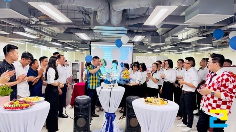 Lên danh sách khách mời cho buổi tiệc