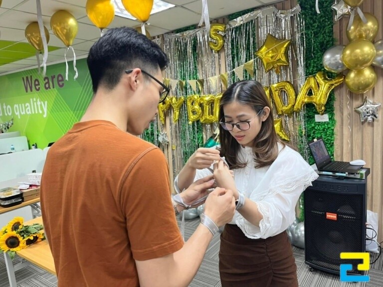 Tổ chức các trò chơi trong sinh nhật sếp