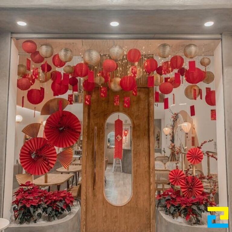 Trang trí tết quán trà sữa với đèn lồng
