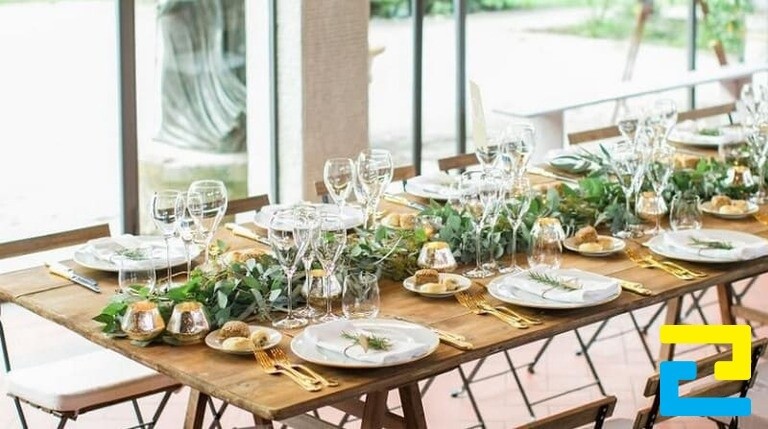 Trang trí bàn tiệc ngày cưới sang trọng