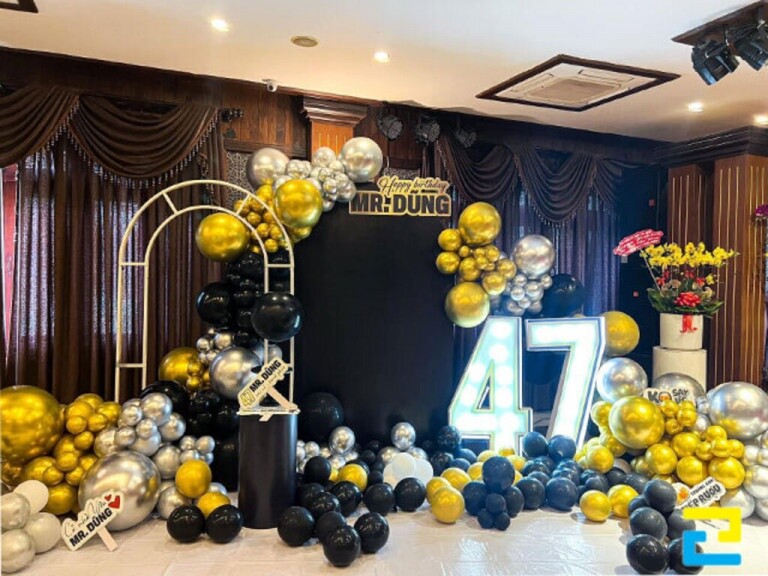 Trang trí cho bữa tiệc sinh nhật của sếp