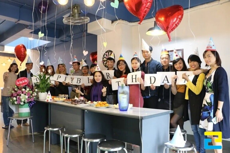 Ý tưởng tổ chức sinh nhật sếp đơn giản, ấm cúng
