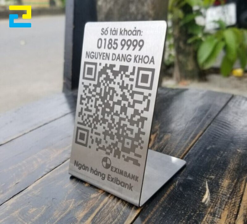 Bảng quét mã QR được làm bằng inox thép không gỉ.