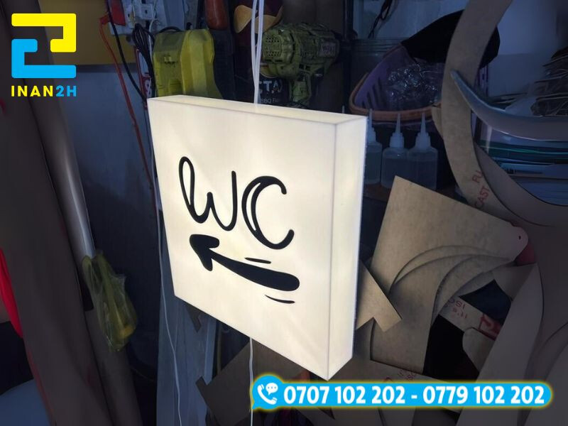 Biển hộp đèn mica thiết kế đơn giản nhưng bắt mắt