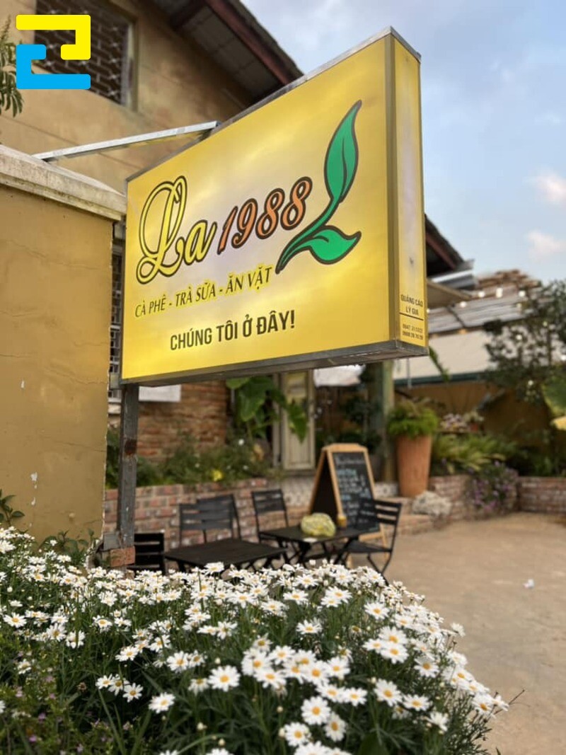 Bảng hiệu hộp đèn Hiflex quán cà phê.