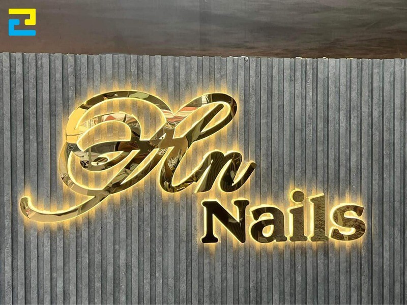 Chất liệu inox làm logo bảng hiệu