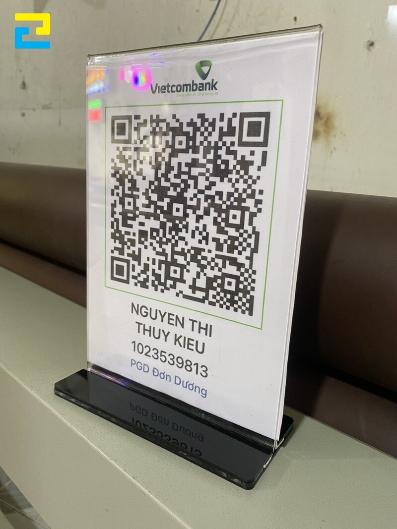 Menu mica làm bảng quét mã QR cá nhân.