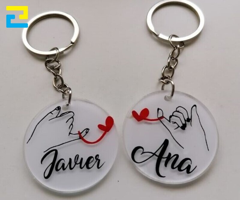 Móc khóa acrylic in hình cho các cặp đôi.