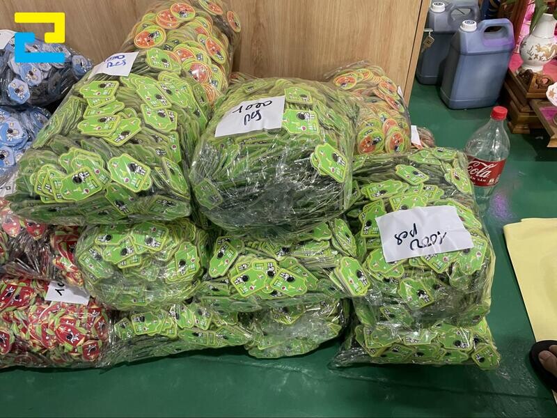 Ưu đãi khi đặt số lượng lớn móc khóa acrylic.