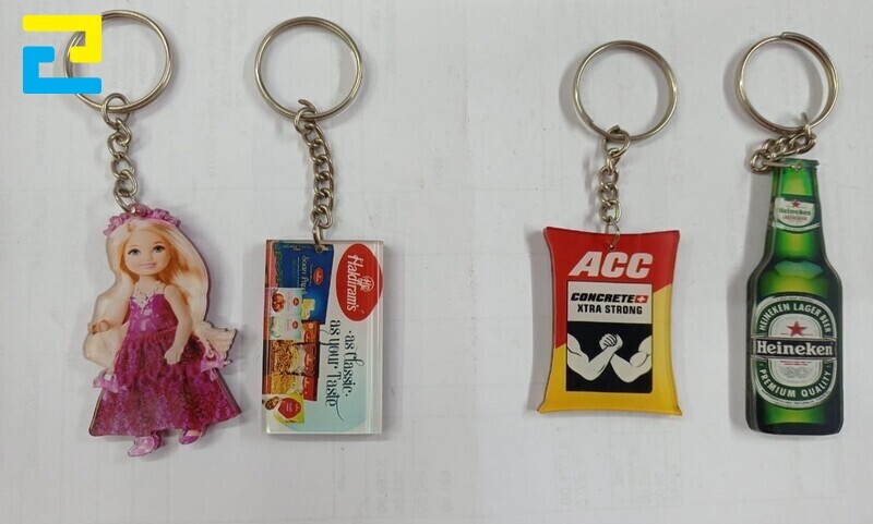 Móc khóa acrylic in hình đủ mọi loại hình.