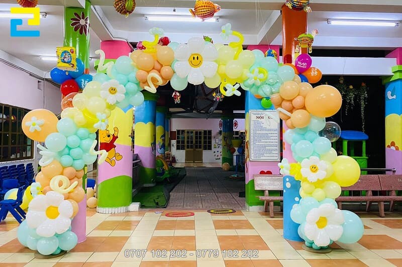 Trang Tri Cong Khai Giang Mam Non