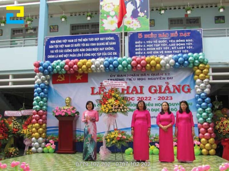 Trang Tri San Khau Khai Giang 7