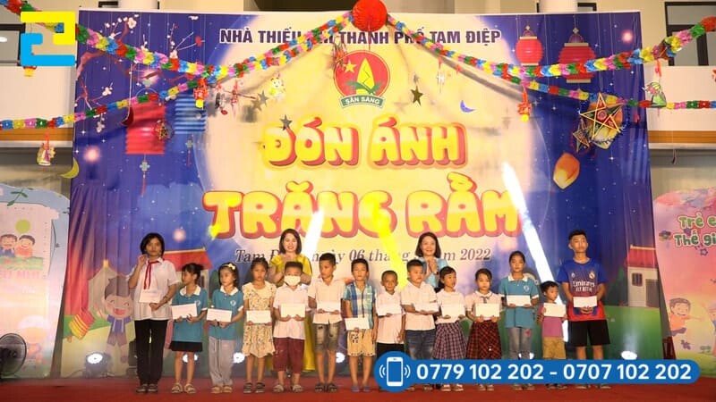 Trang Tri San Khau Trung Thu Voi Bat Hiflex