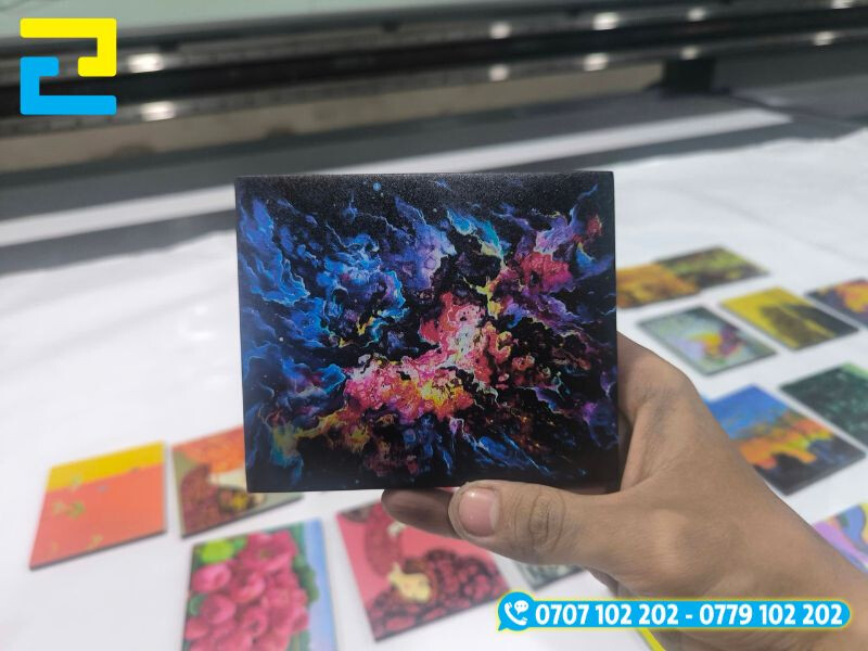 In uv lên chất liệu làm đế lót ly nước quán cà phê