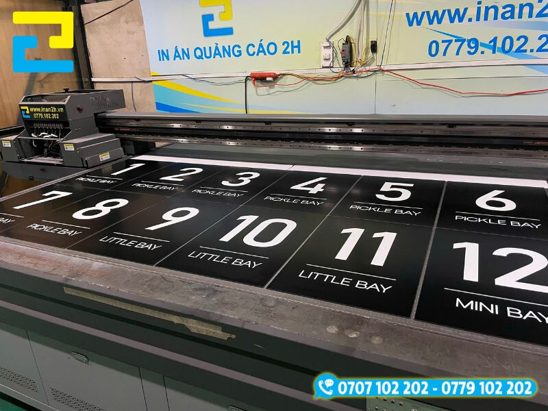 In uv lên alu cho tên số phòng