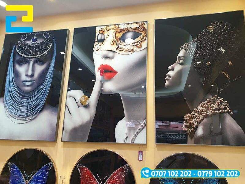Tranh kính treo tường được in bằng công nghệ in UV phẳng