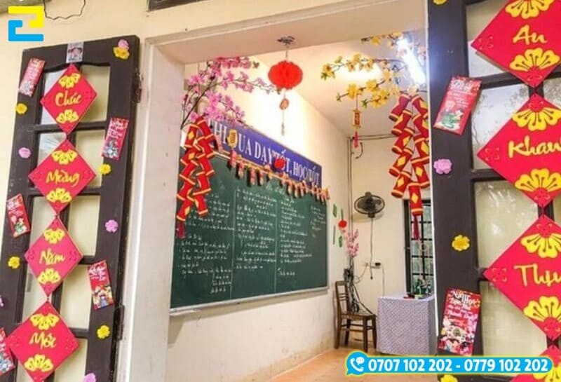 Trang Tri Tet Lop Hoc Den Long Cau Doi 3