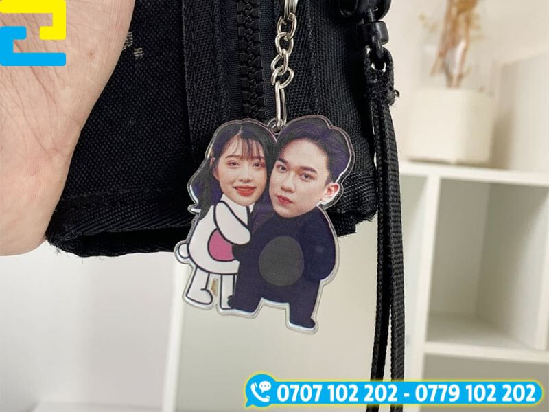 Chất liệu mica làm móc khóa bền bỉ