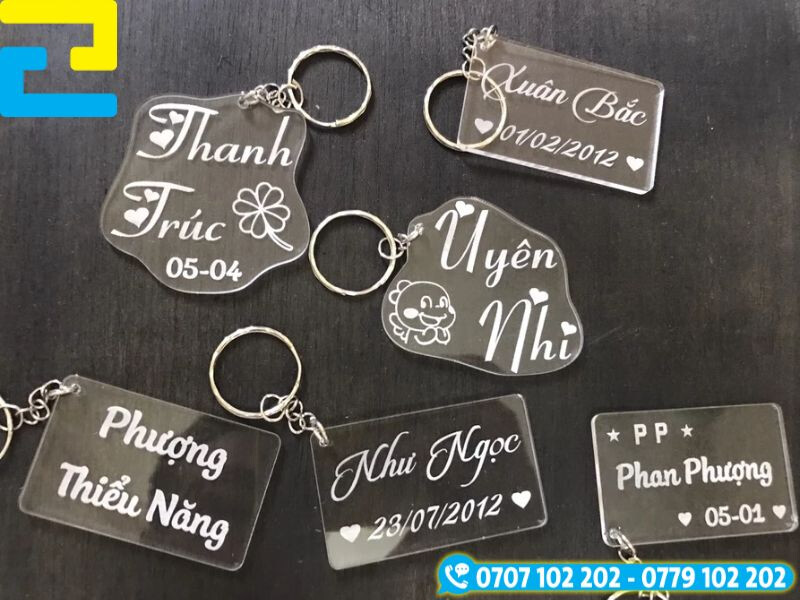 Moc Khoa In Ten Chat Lieu Mica