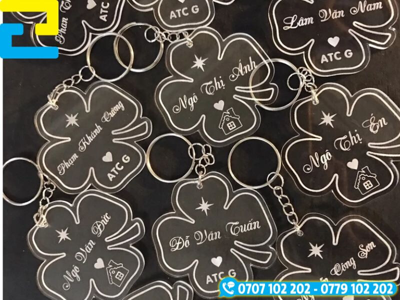 Moc Khoa In Ten Chat Lieu Mica