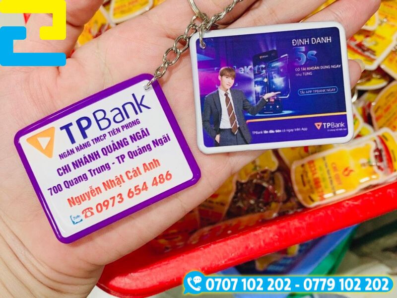 Móc khóa mica in hình ảnh và thương hiệu của ngân hàng