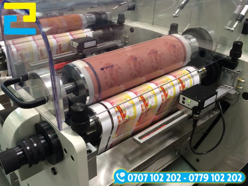 In nổi các hình ảnh, chữ,…trên khuôn in thông qua công nghệ in decal Flexo