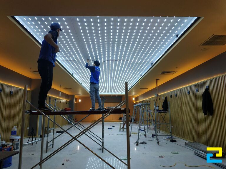 Quy trình in UV trần xuyên sáng của đơn vị In Ấn 2H đảm bảo đúng theo tiến độ và thực hiện chỉnh sửa, bảo hành theo yêu cầu khách hàng