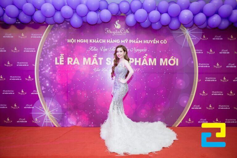 Background Le Ra Mat San Pham