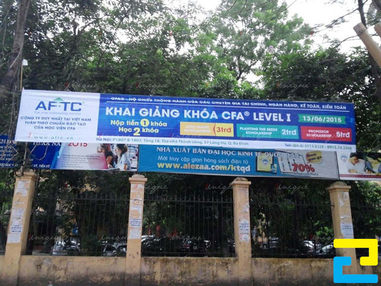 Gia công cho băng rôn sẽ giúp cho việc treo chúng được dễ dàng hơn rất nhiều