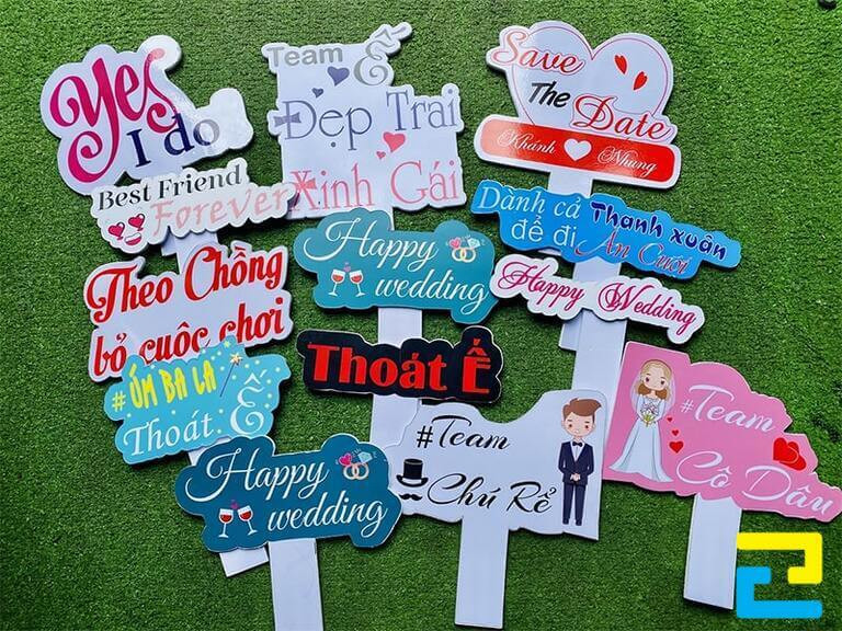 Các mẫu Hashtag cầm tay đám cưới phổ biến