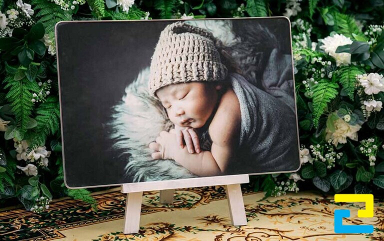 Mẫu in lên mica hình trẻ sơ sinh