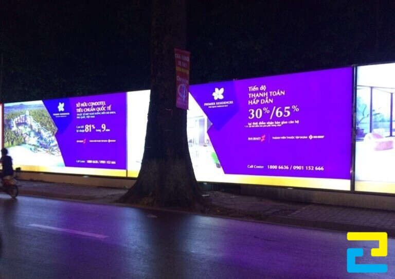 In hộp đèn làm quảng cáo trên đường