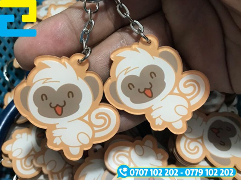 Báo giá in móc khóa mica