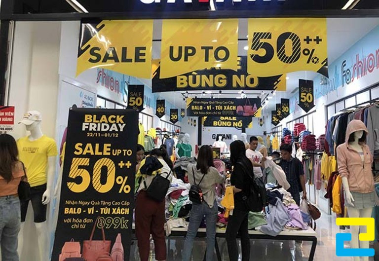 In PP dán kính cửa hàng quần áo sự kiện sale black friday