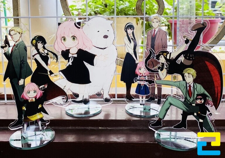 In standee trên mica cao cấp, dùng nhiều trong trang trí