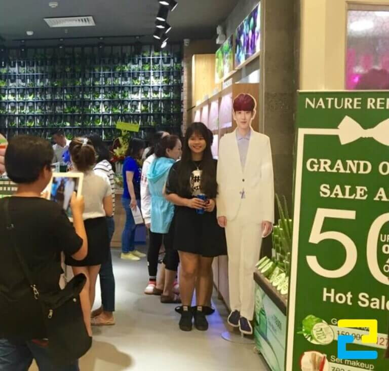 In Standee Hinh Nguoi (9)