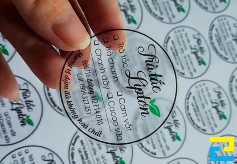 Những loại tem logo Decal trong thường có thời gian sử dụng rất dài nhờ chống nước tốt