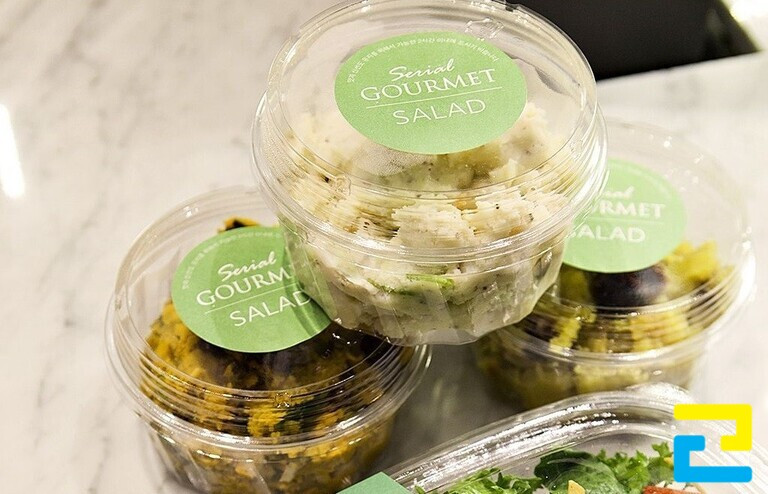 In tem logo dán trên hộp đựng đồ ăn