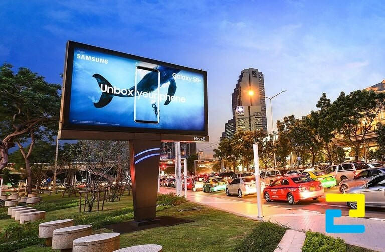 Hop den quang cao kich thuoc lon