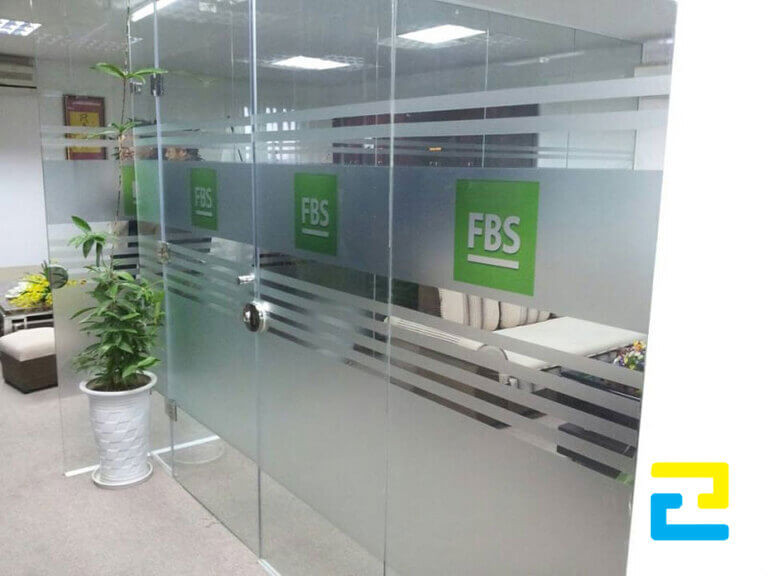 In logo tren decal mo