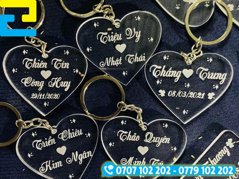 Móc khóa mica khắc tên riêng