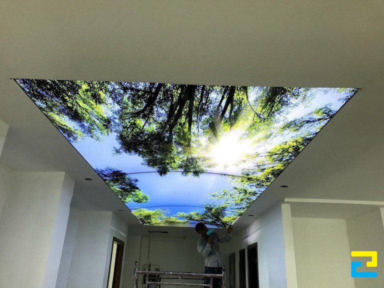 Bạn nên lựa chọn thi công in tranh xuyên sáng tại những không gian kín để tăng hiệu quả chiếu sáng